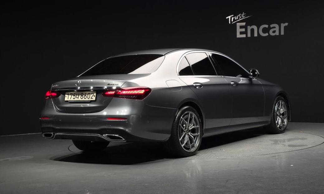 Mercedes-Benz E-Class E220d 4MATIC AMG Line, 2022