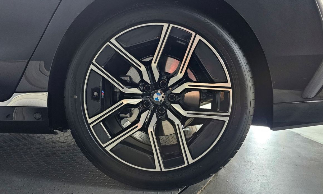 BMW 7-Series 740i xDrive M Sport, 2025