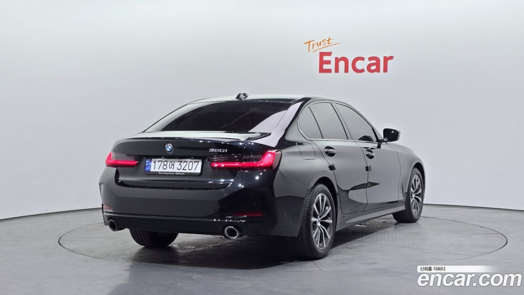 BMW 3-Series 320i, 2023