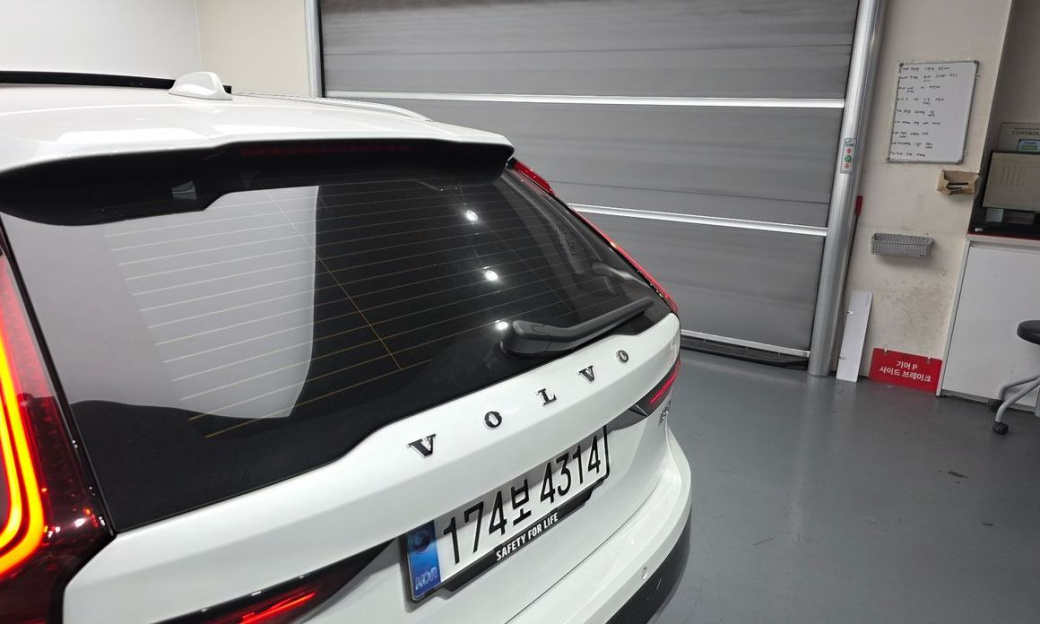 Volvo V90 B5 Plus AWD, 2025