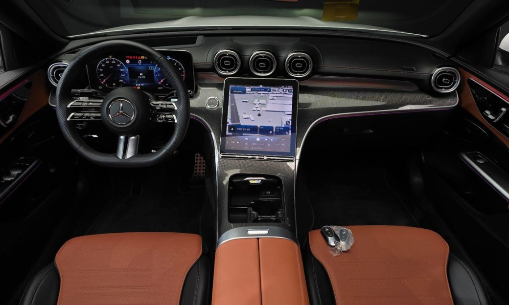 Mercedes-Benz C-Class C300 4MATIC AMG Line, 2023