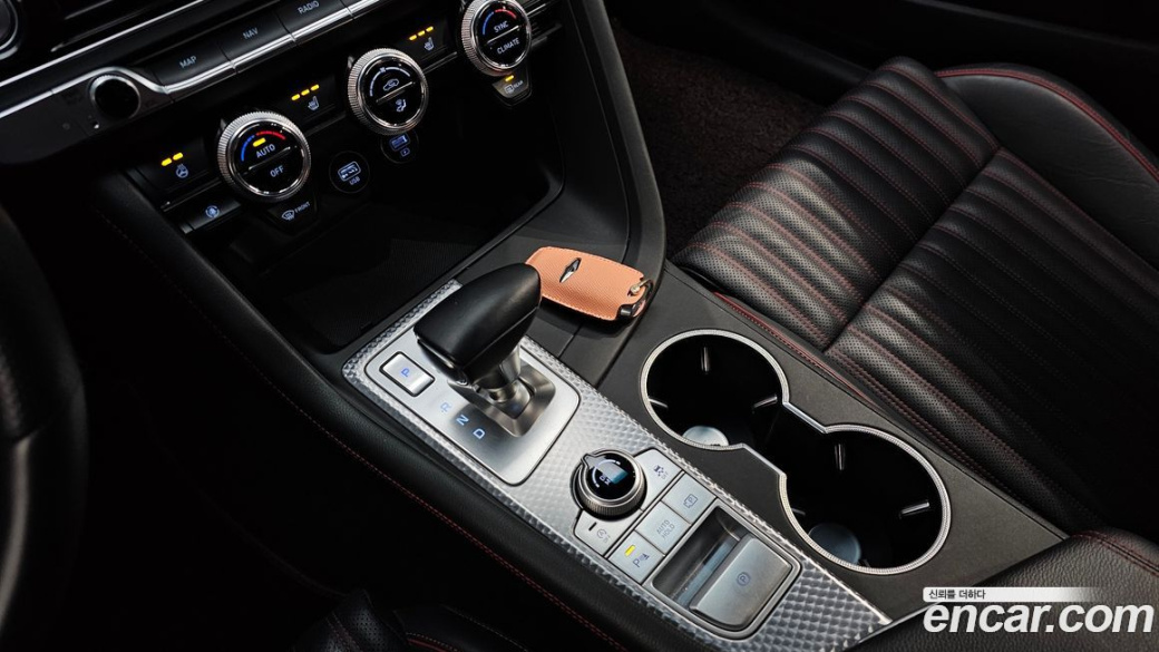 Genesis G70 Gasoline 2.0T 4WD, 2022