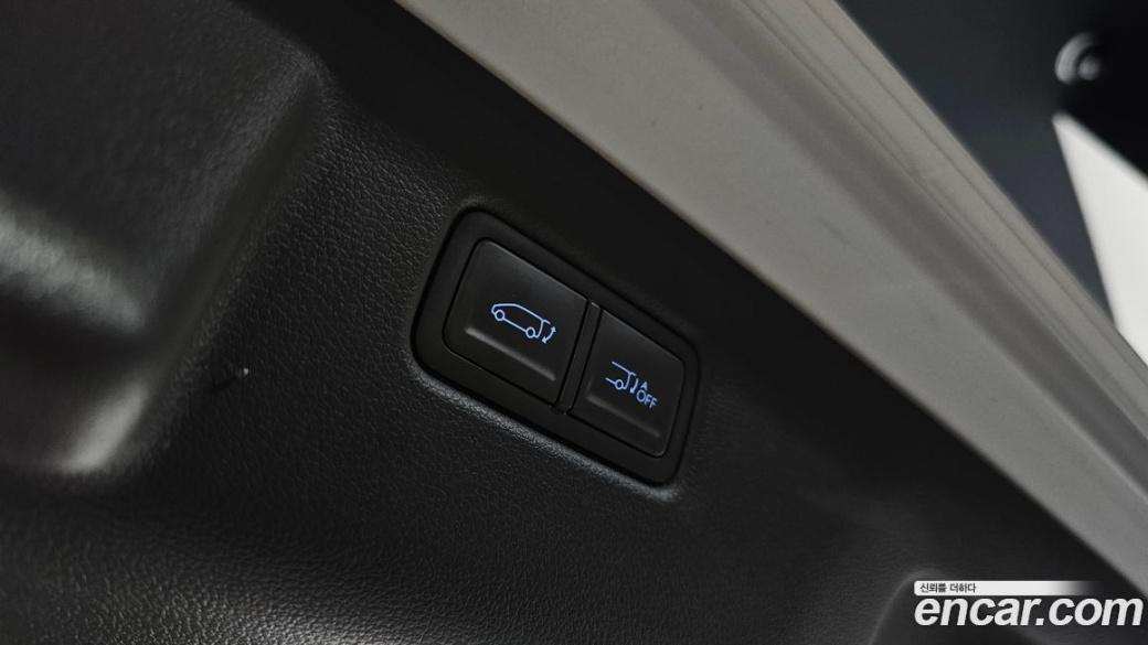 Hyundai Staria 4WD Lounge 9-Seater, 2025