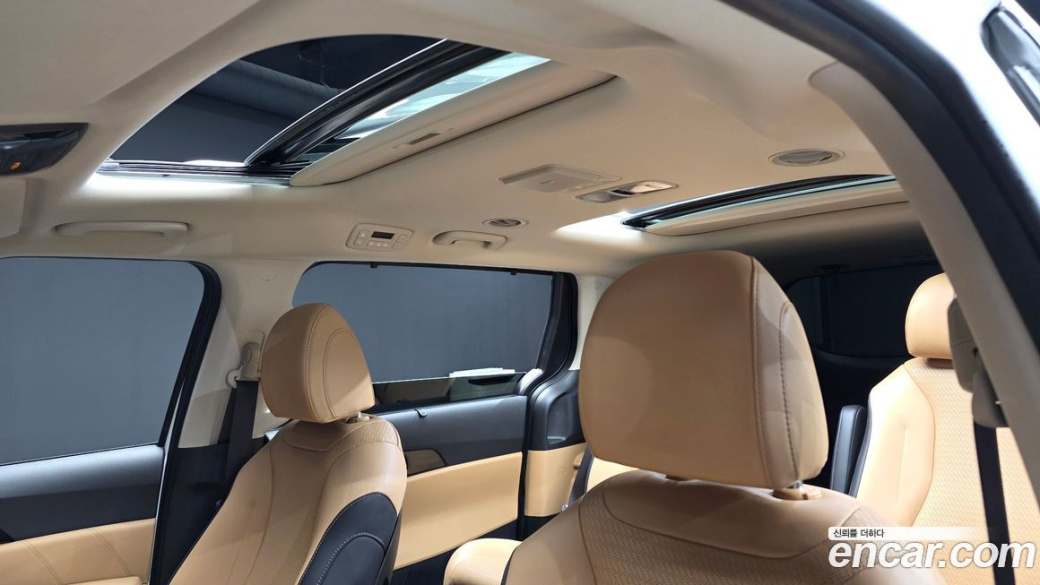 Kia Carnival 7-Seater Signature, 2023