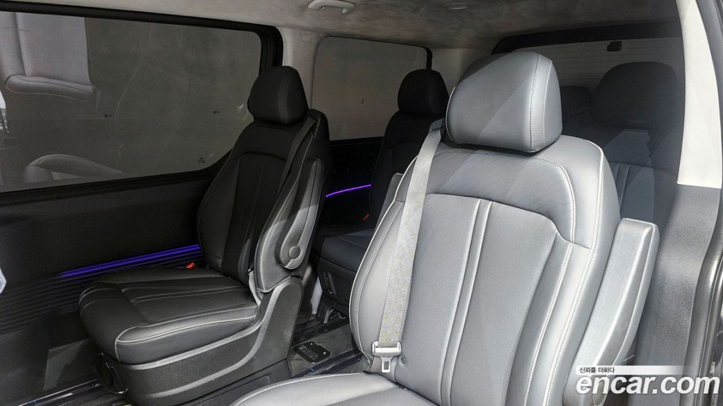 Hyundai Staria Lounge 9-Seater, 2023