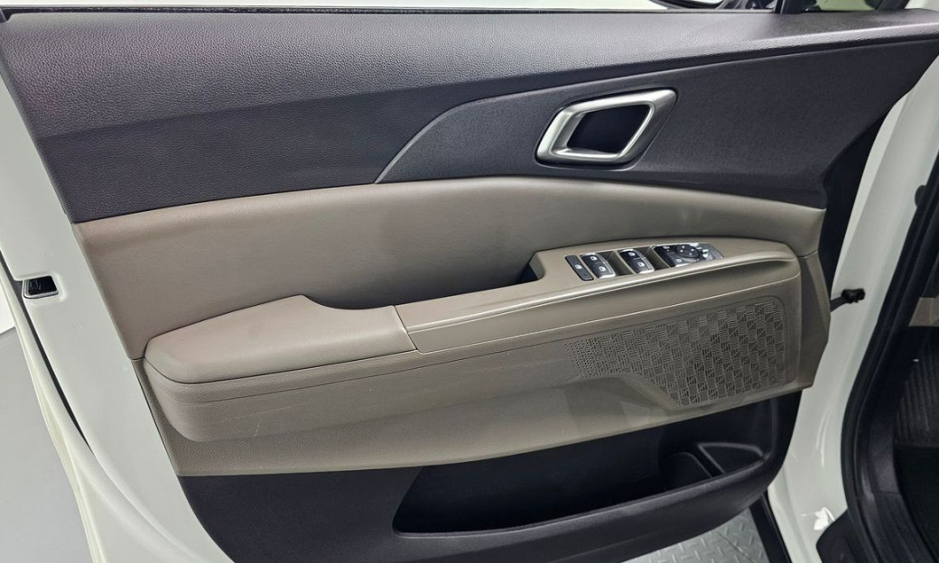 Kia Carnival 9-Seater Prestige, 2025