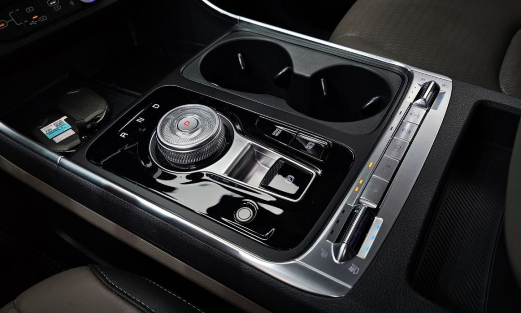 Kia Carnival 9-Seater Gravity, 2025