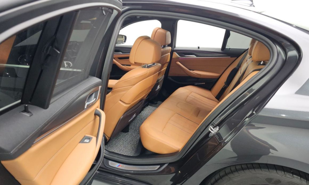 BMW 5-Series 520i M Sport, 2023