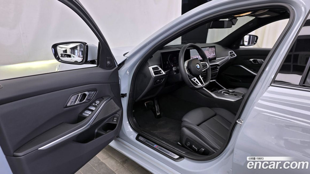 BMW 3-Series 320i M Sport, 2025