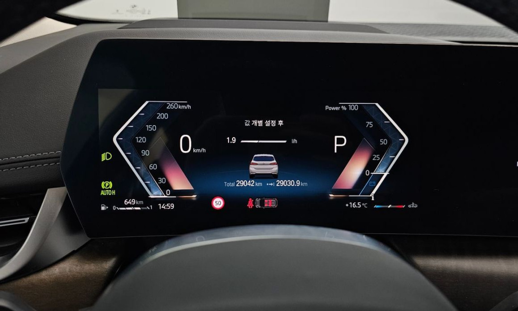 BMW 2-Series 220i Luxury, 2024