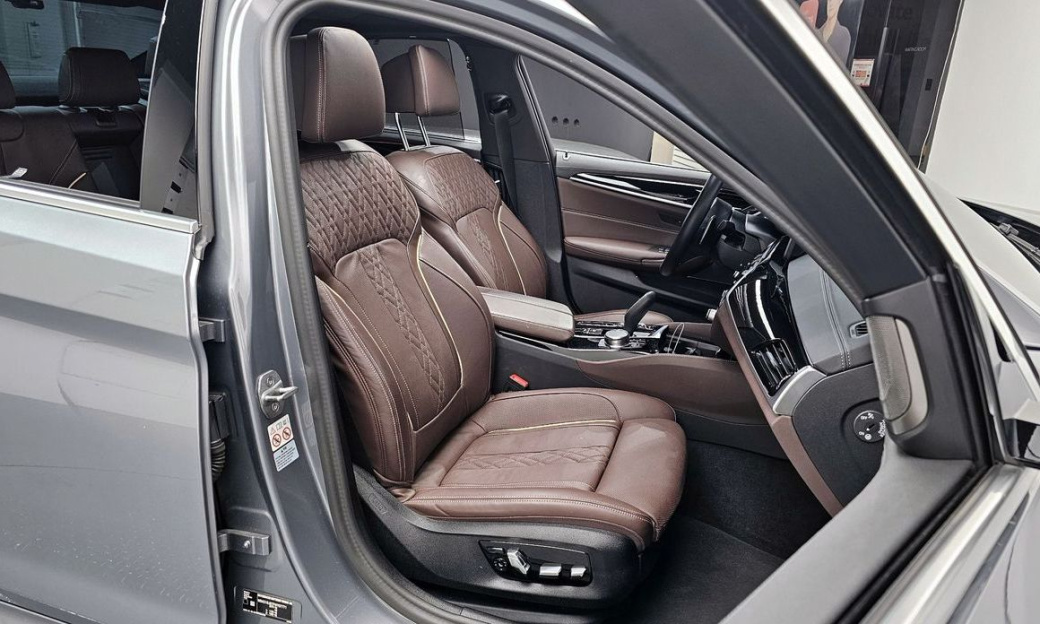 BMW 5-Series 530i xDrive M Sport Package, 2023