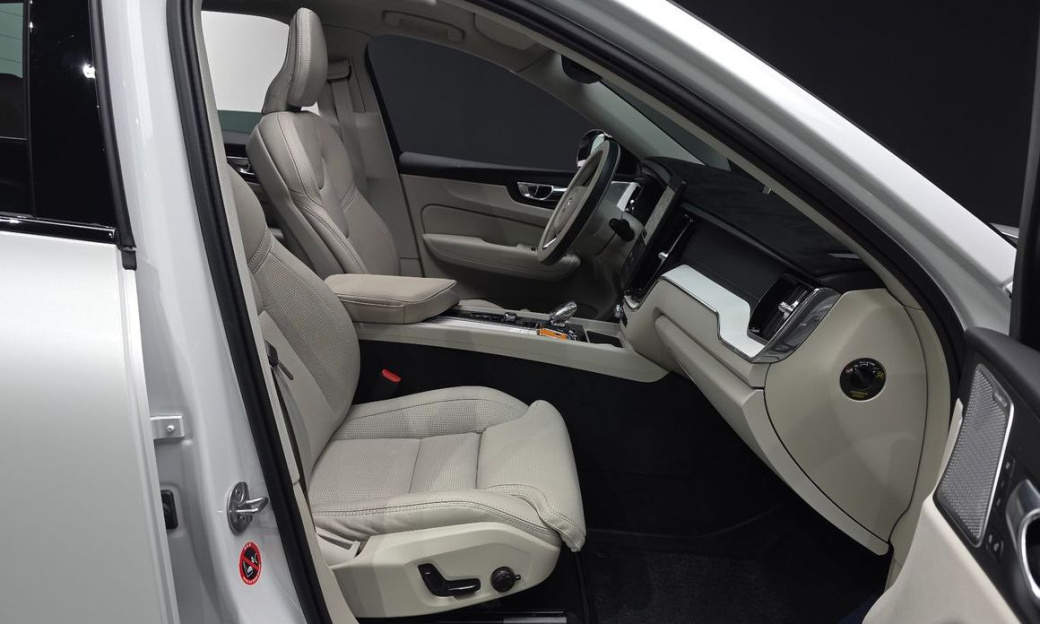 Volvo XC60 B5 Ultra Dark Air Sus, 2026