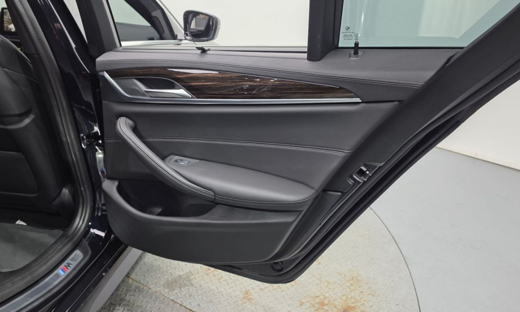 BMW 5-Series 523d M Sport, 2022