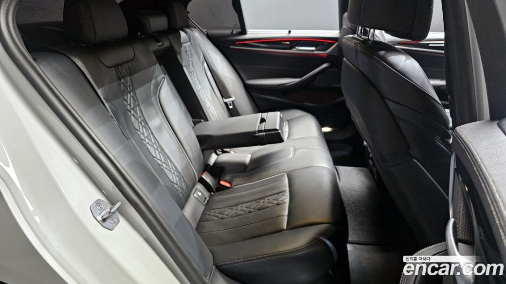 BMW 5-Series 530i xDrive M Sport Package, 2023