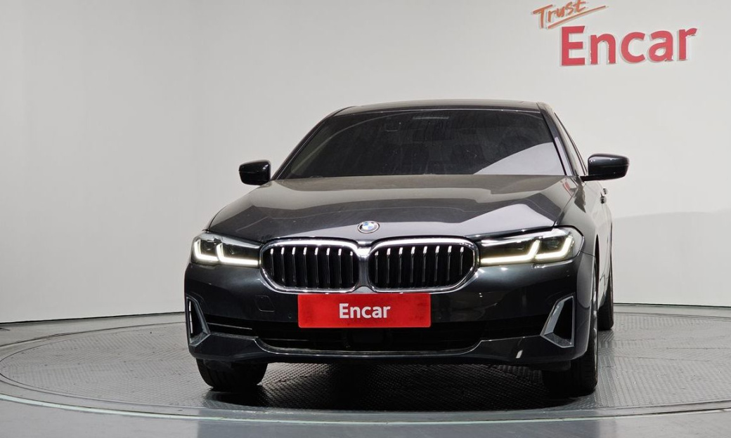 BMW 5-Series 530i Luxury, 2022