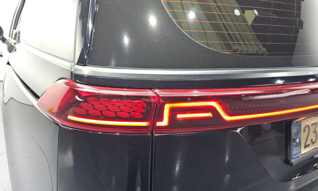Kia Carnival 9-Seater Hi-Limousine, 2023