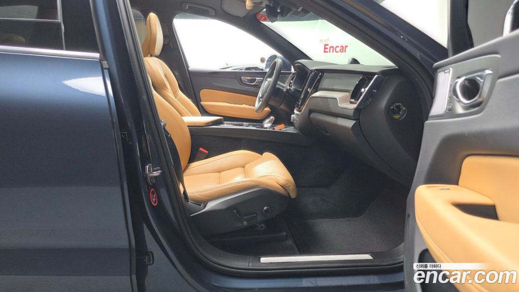 Volvo XC60 B5 Inscription, 2022