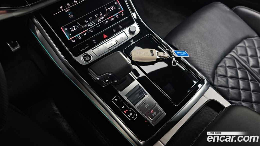 Audi Q8 55 TFSI Quattro Premium, 2023