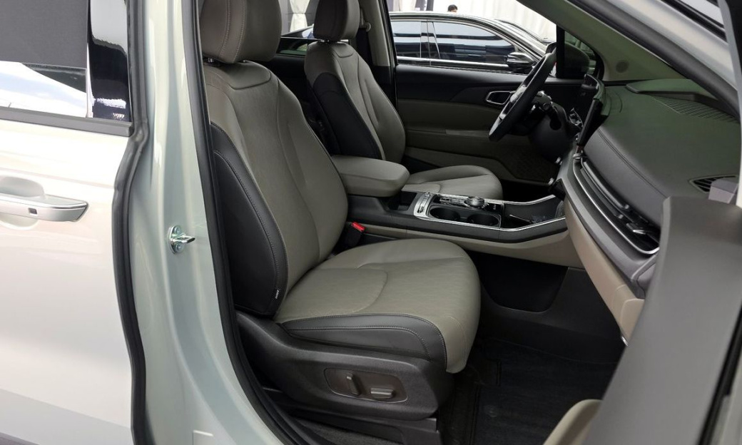 Kia Carnival 9-Seater Noblesse, 2025