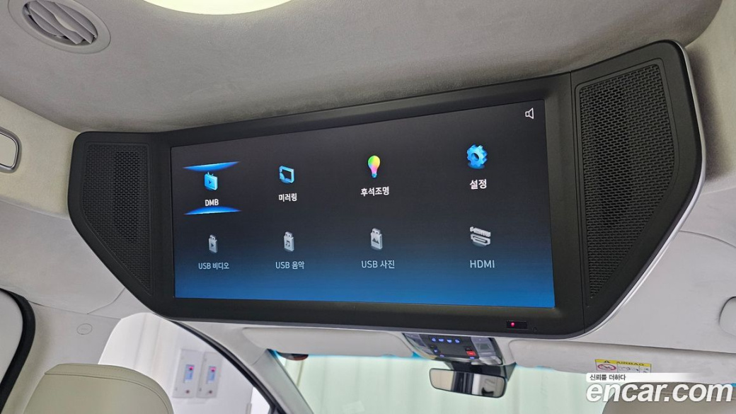 Hyundai Staria 4WD Lounge 7-Seater, 2022