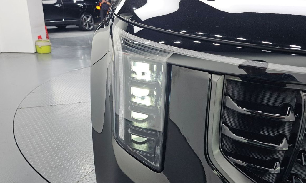 Kia Carnival 7-Seater Gravity, 2024