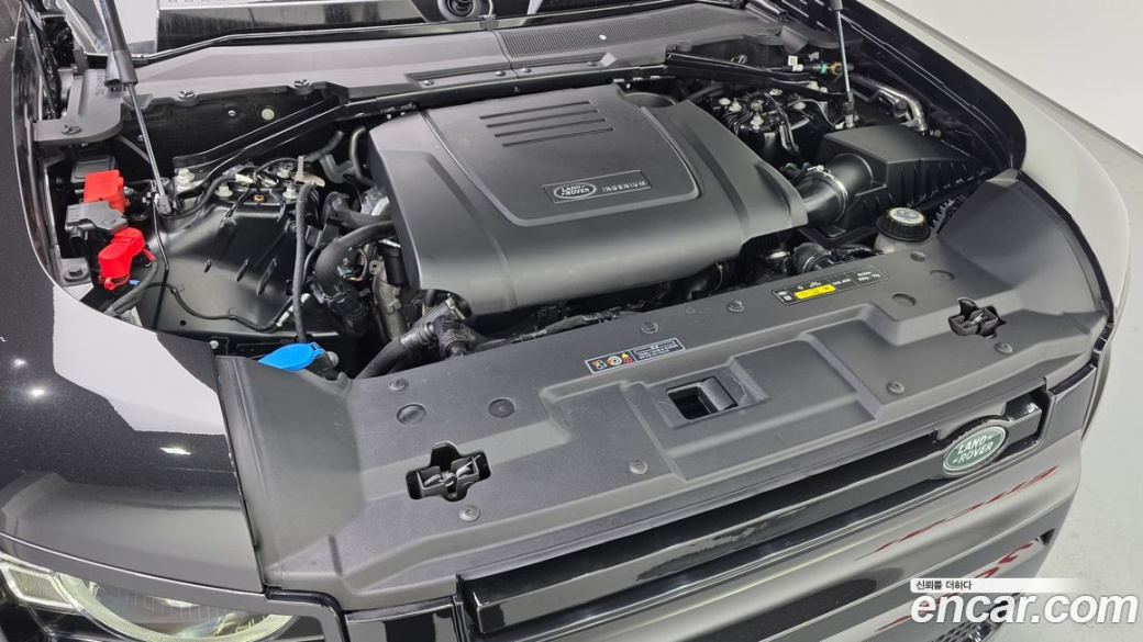 Land Rover Defender 110 P300 X-Dynamic SE, 2025