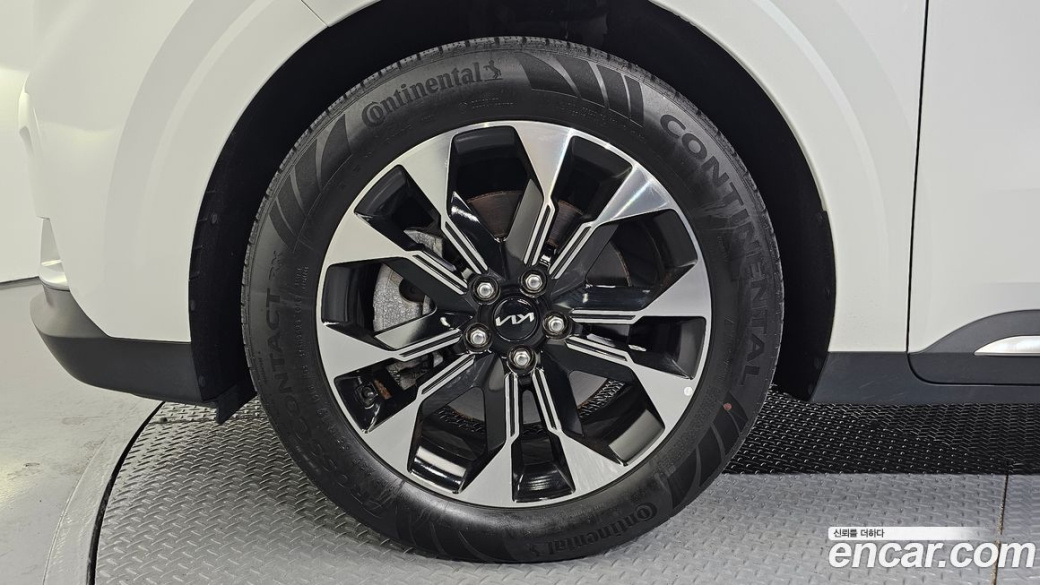 Kia Carnival 9-Seater Signature, 2023