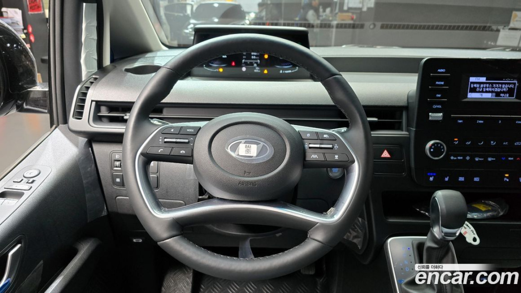 Hyundai Staria 4WD Tourer 11-Seater, 2025