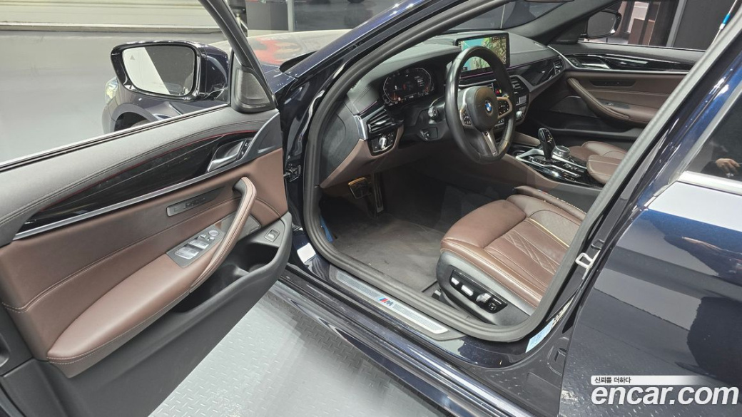 BMW 5-Series 530i xDrive M Sport Package, 2023