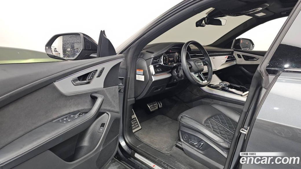 Audi Q8 55 TFSI Quattro Premium, 2023