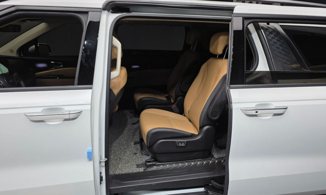 Kia Carnival 9-Seater Signature, 2023