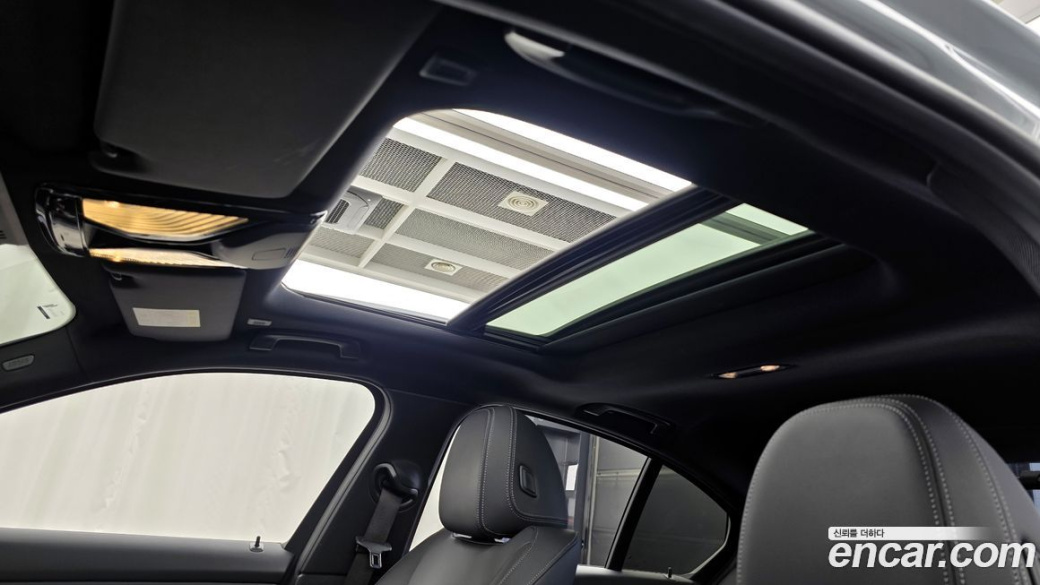 BMW 3-Series 320i M Sport, 2025