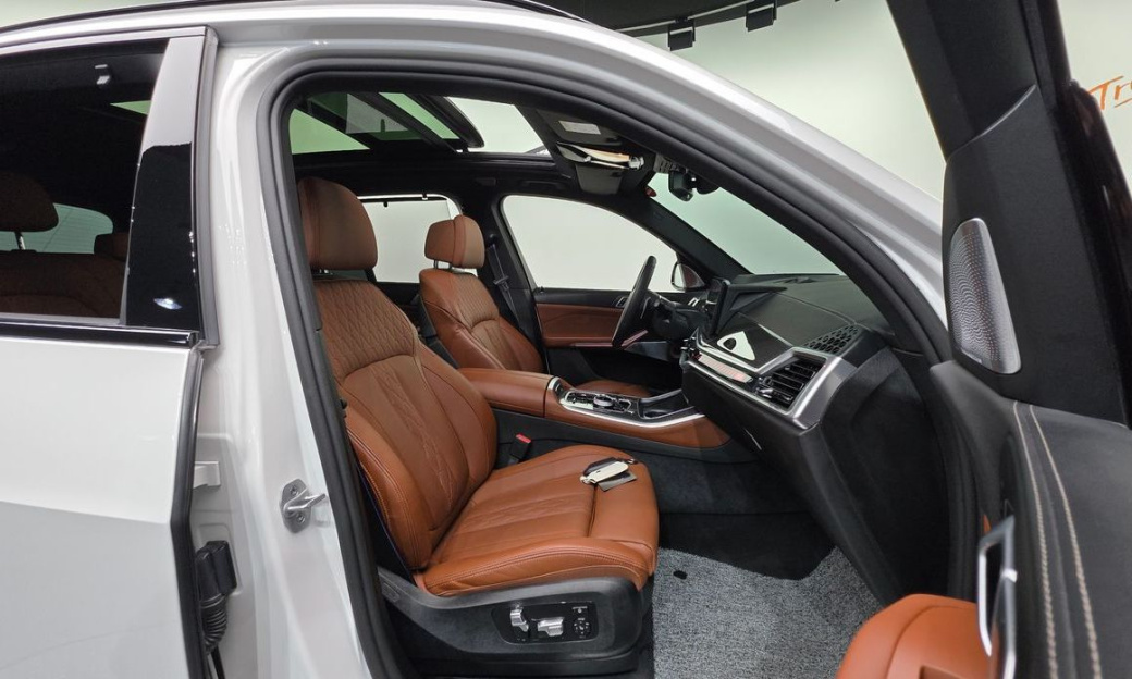 BMW X5 M60i, 2025