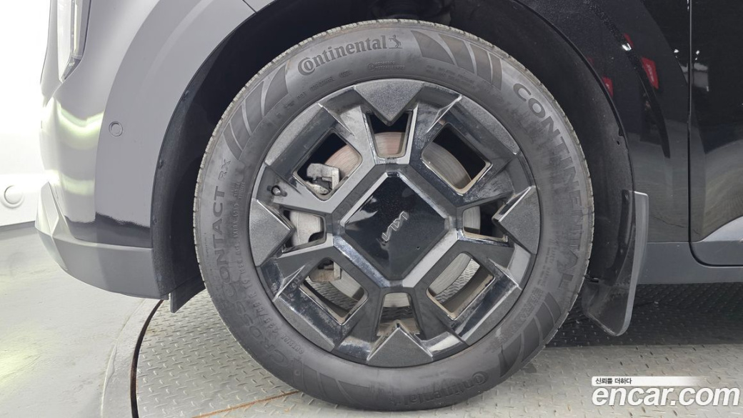 Kia Carnival 9-Seater Signature, 2024