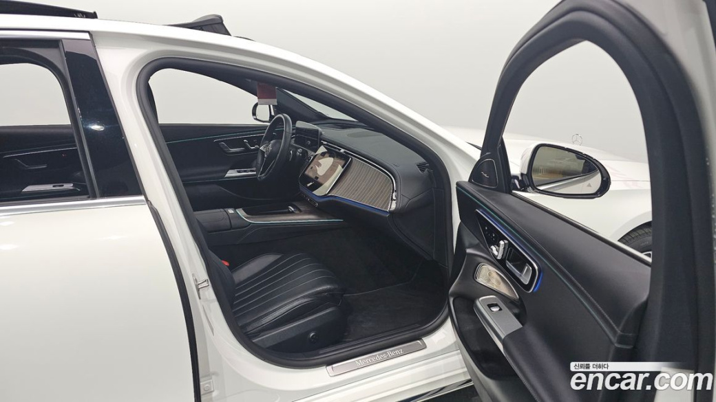 Mercedes-Benz E-Class E300 4MATIC Exclusive, 2025