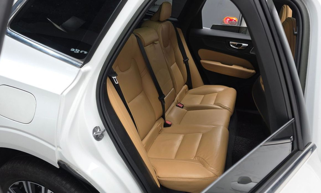 Volvo XC60 B5 Inscription, 2022