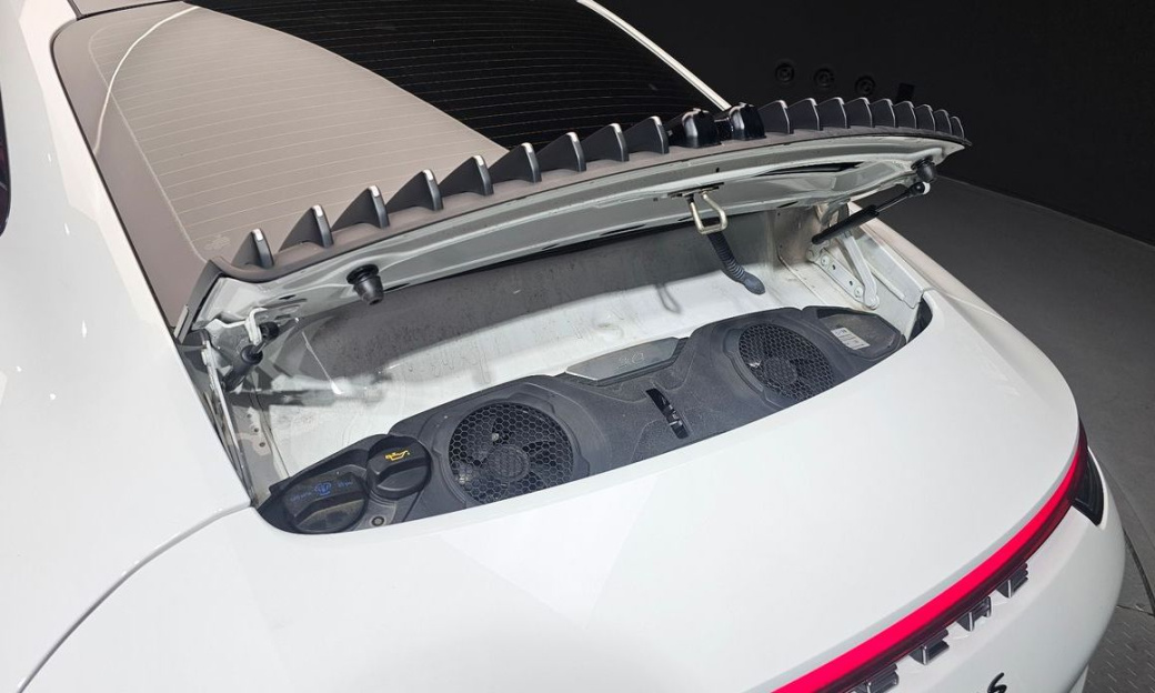 Porsche 911 Carrera 4, 2022