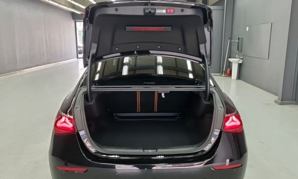 Mercedes-Benz E-Class E300 4MATIC Exclusive, 2024
