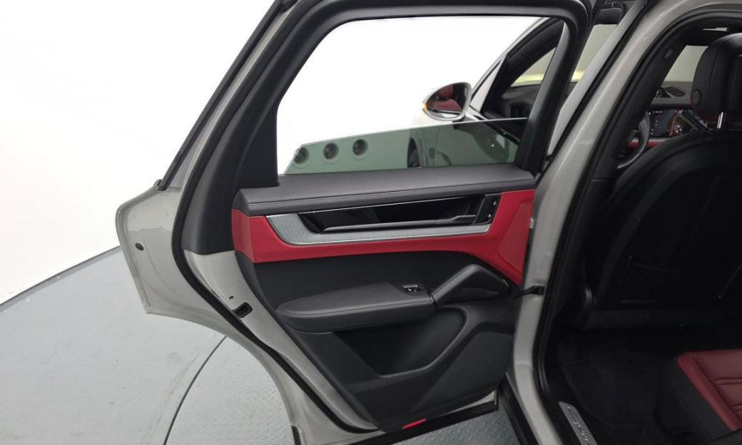 Porsche Cayenne 3.0, 2024