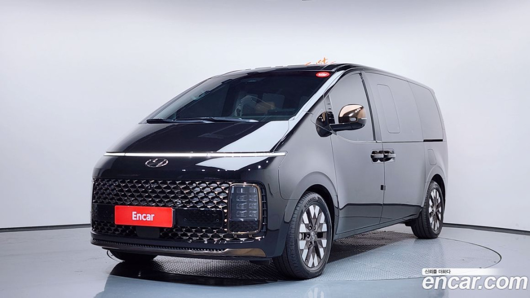 Hyundai Staria 4WD Lounge 7-Seater, 2023