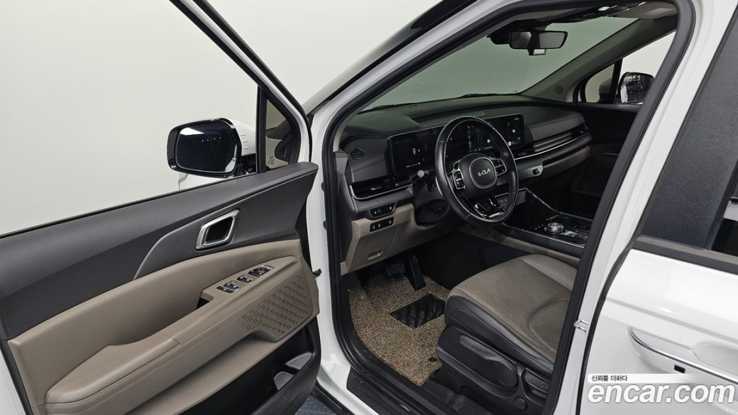 Kia Carnival 9-Seater Prestige, 2024