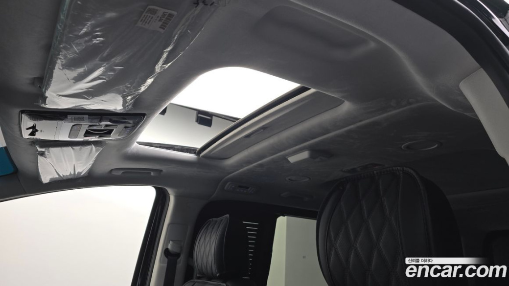 Hyundai Staria 4WD Lounge 7-Seater, 2025
