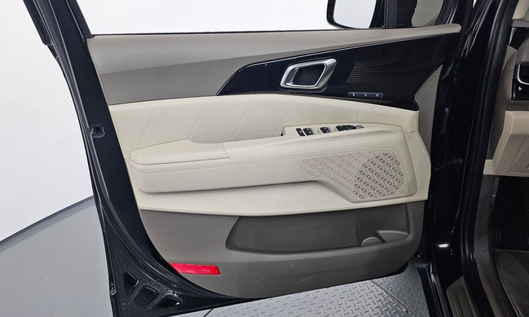 Kia Carnival 7-Seater Signature, 2024