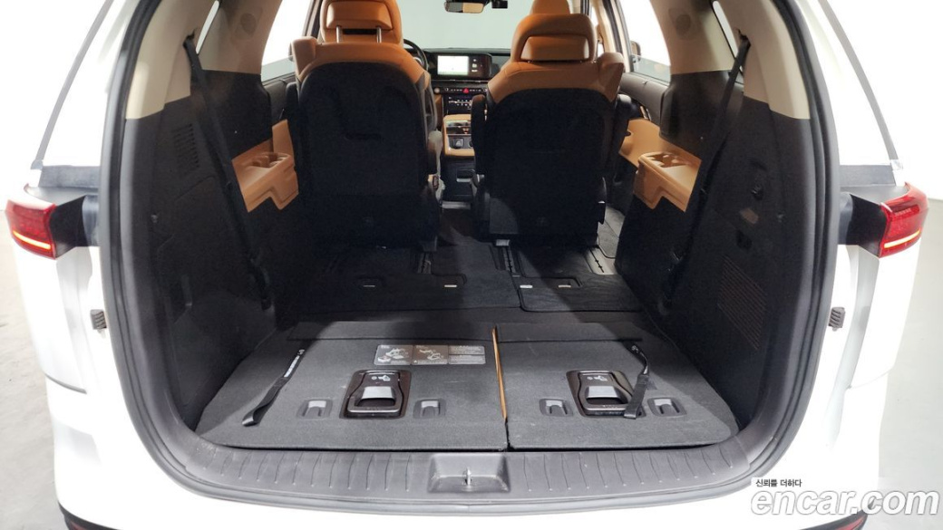 Kia Carnival 7-Seater Signature, 2023