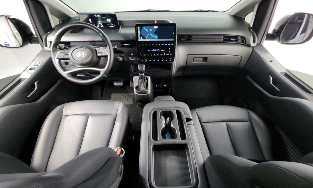 Hyundai Staria Tourer 9-Seater, 2025