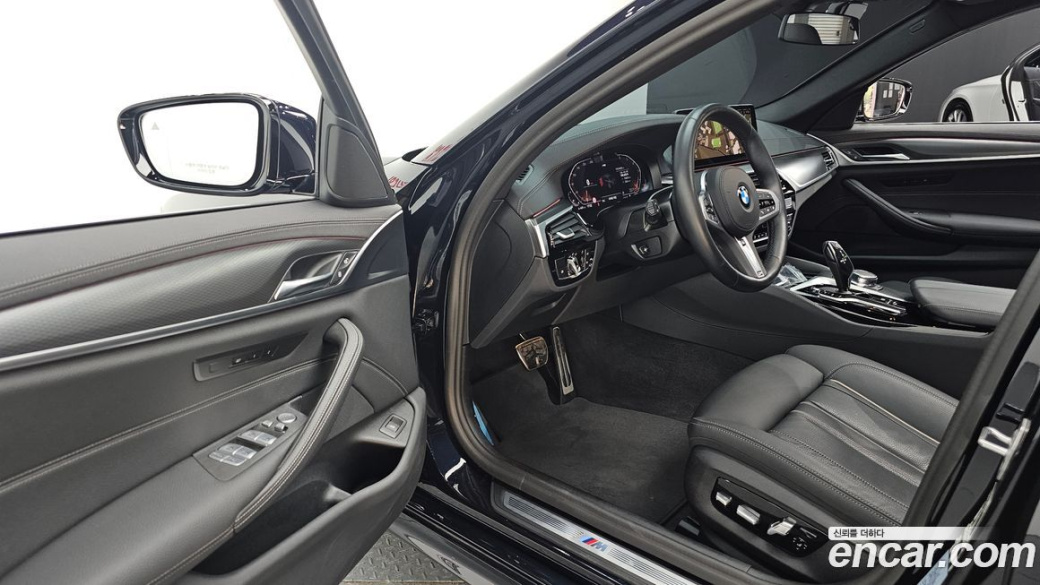 BMW 5-Series 520i M Sport, 2023