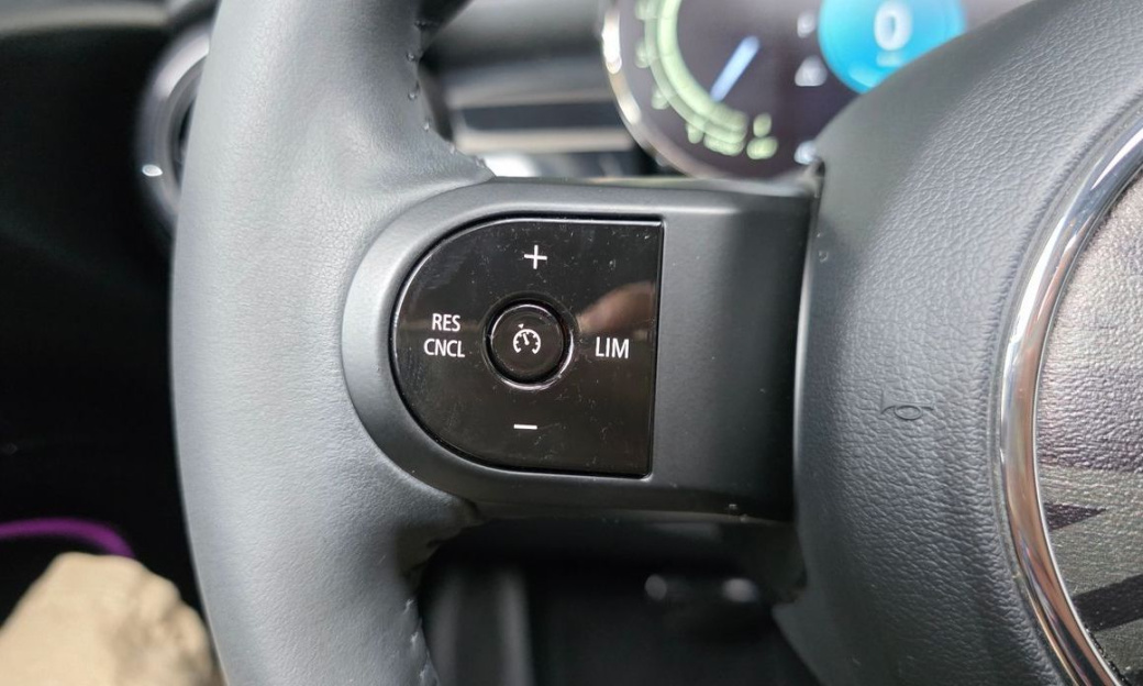 Mini Cooper Classic Plus Launch Pack, 2024