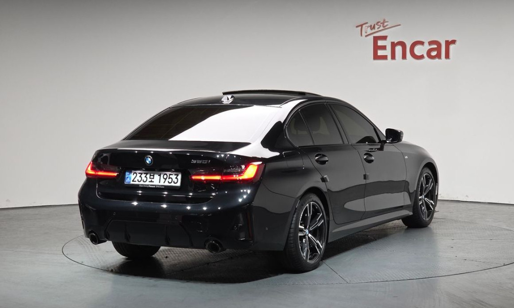 BMW 3-Series 320i M Sport, 2025