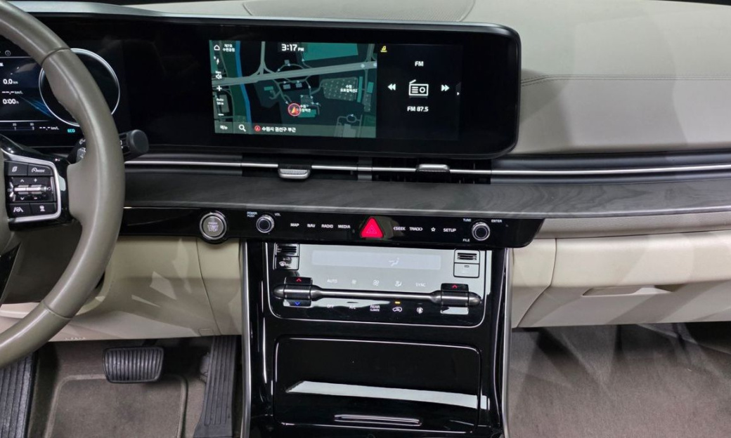 Kia Carnival 7-Seater Signature, 2023