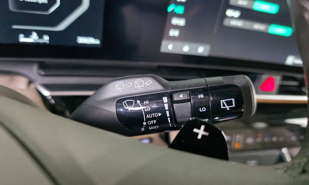 Kia Carnival 7-Seater Gravity, 2025